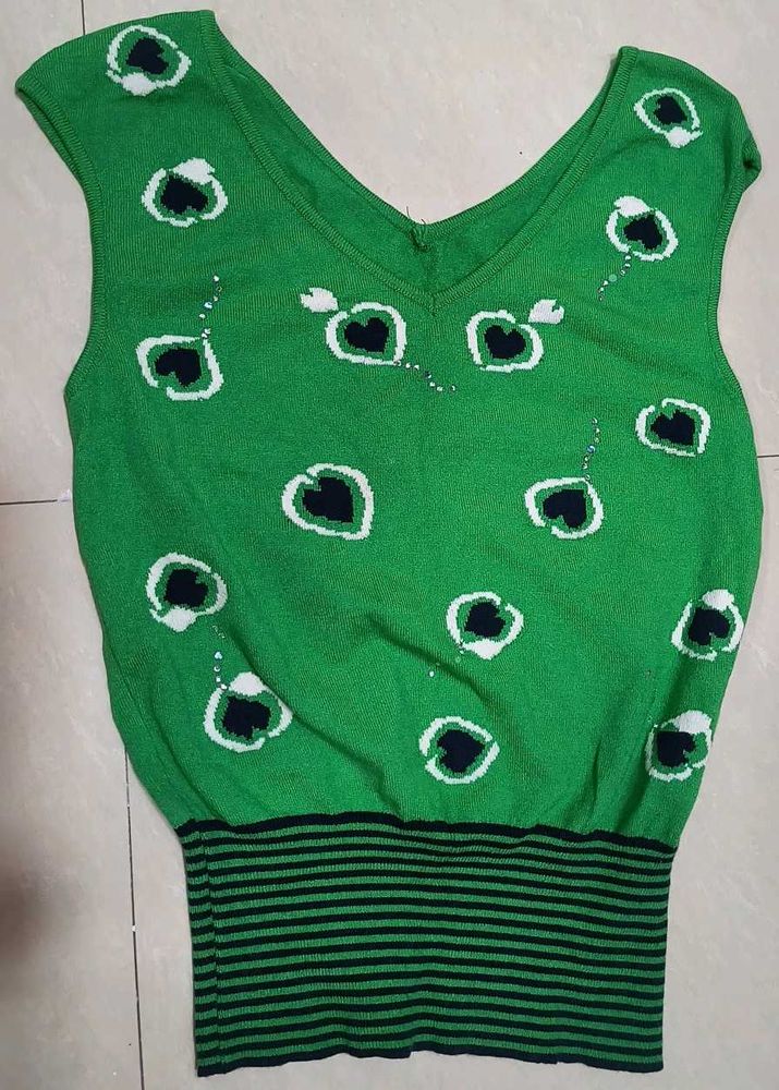 Green Sleeveless V-Neck Knit Top