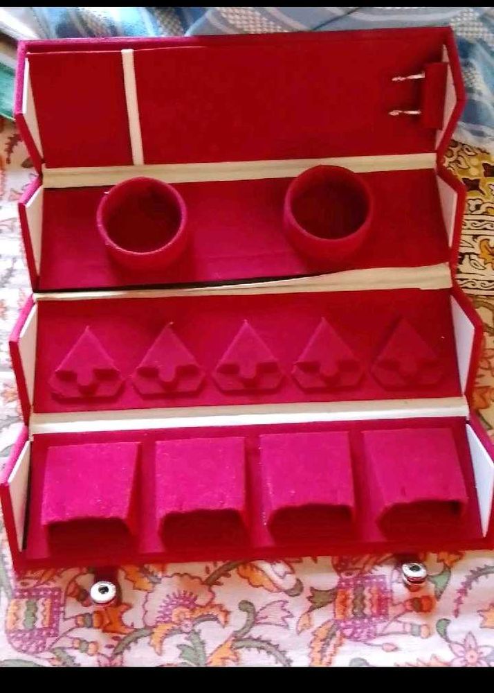 combo of suit &amp; jewellery box