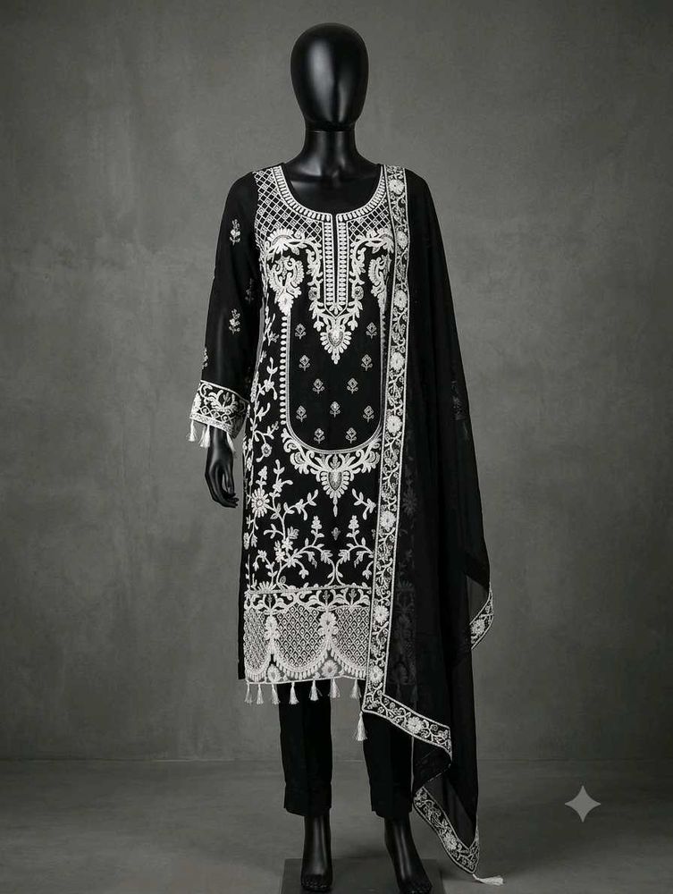 beautiful black Pakistani suit dupatta with pant ?
