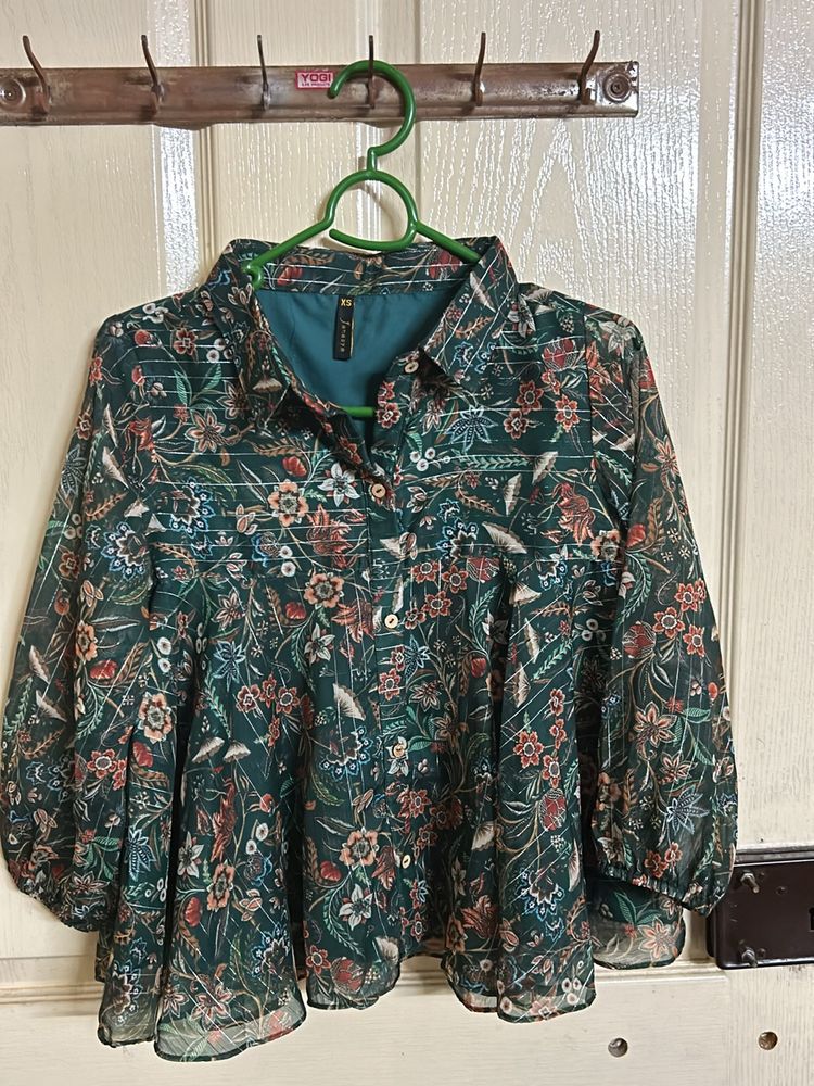 A green color floral print peplum top