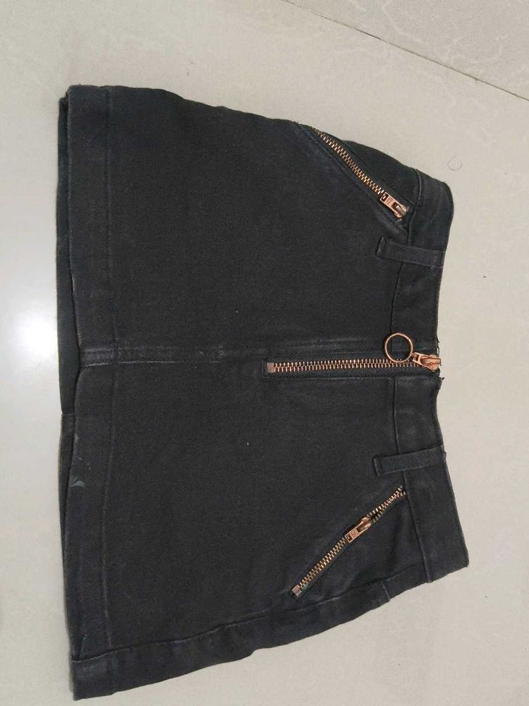 Chic Black Mini Skirt