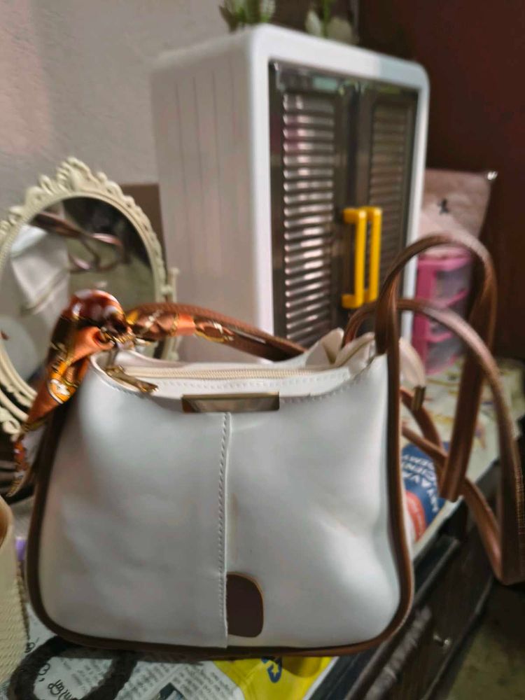 Chic White &amp; Brown Shoulder Bag