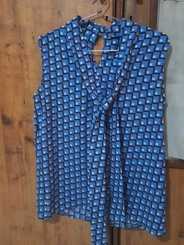 Geometric Print Tie-Neck Top