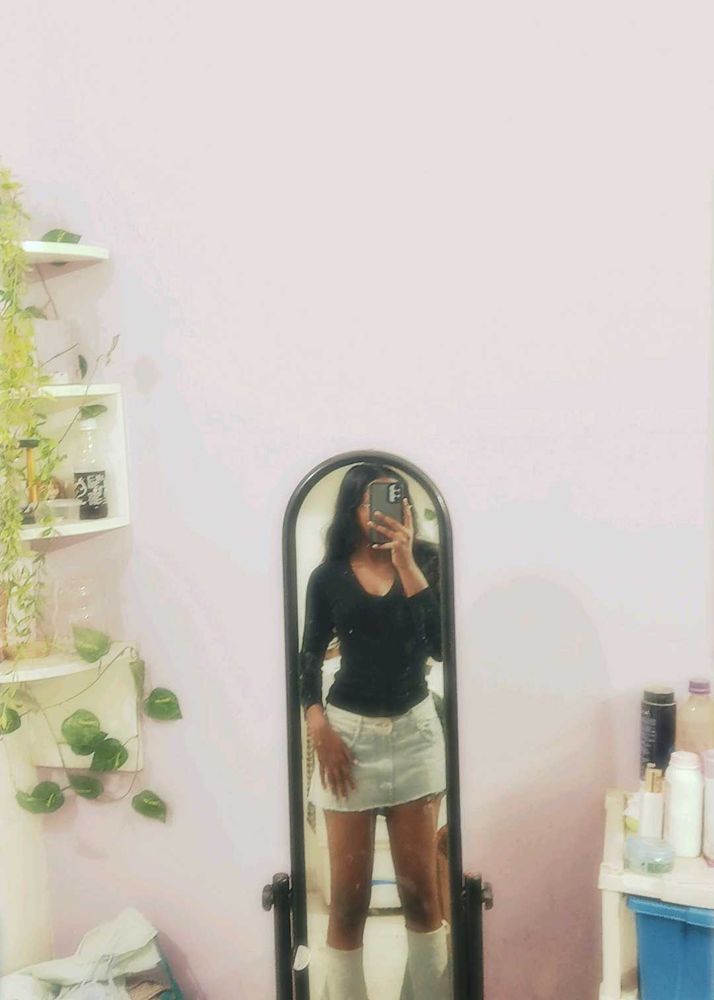Denim Mini Skirt Outfit