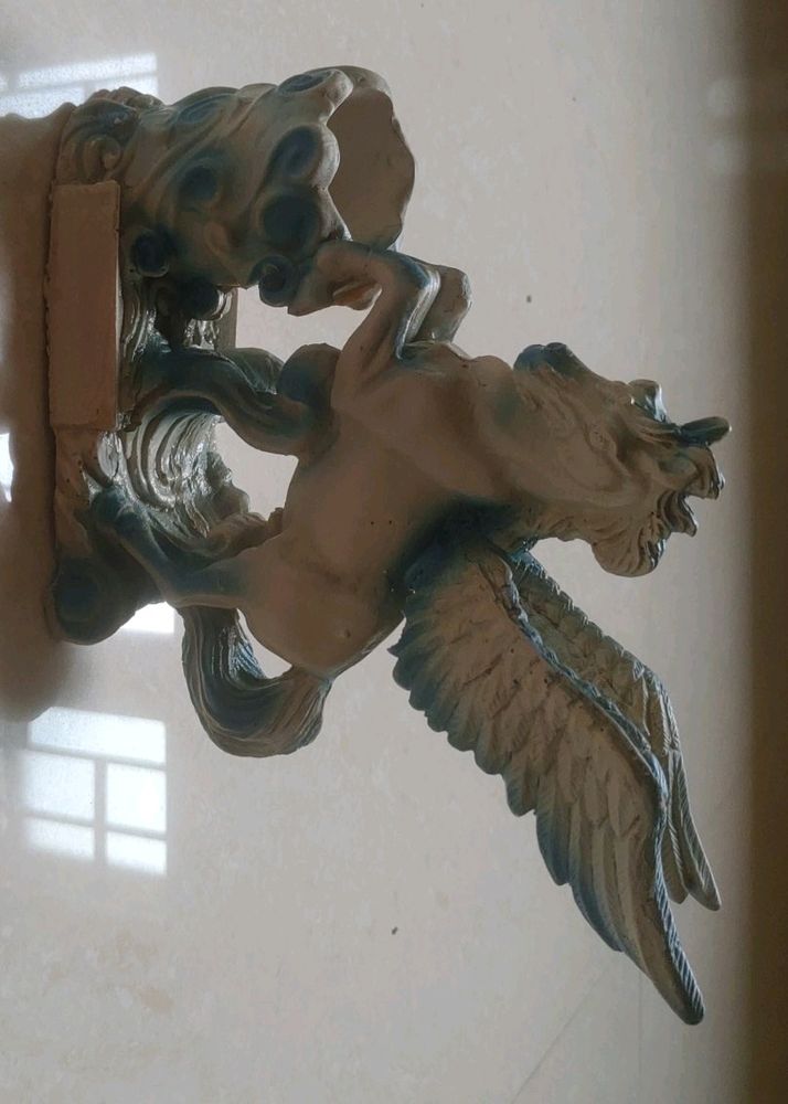 Beautiful Showpiece And Pen stand