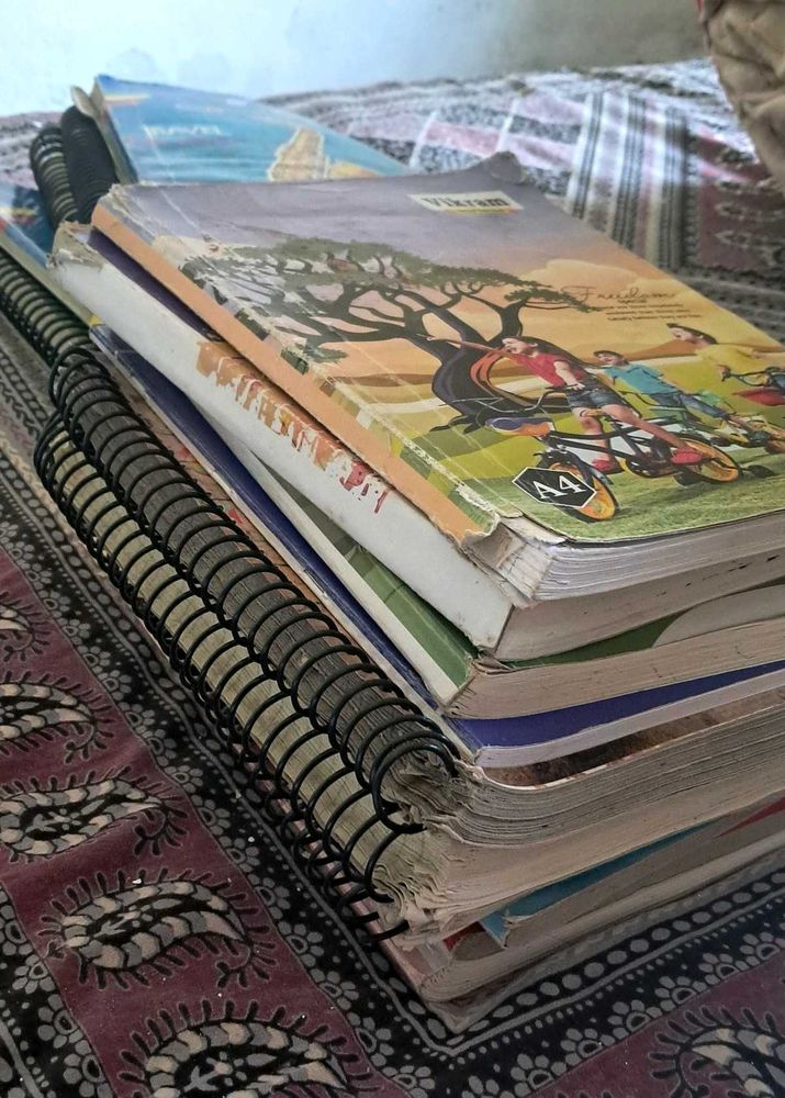 📖 10 Assorted used rough notebooks