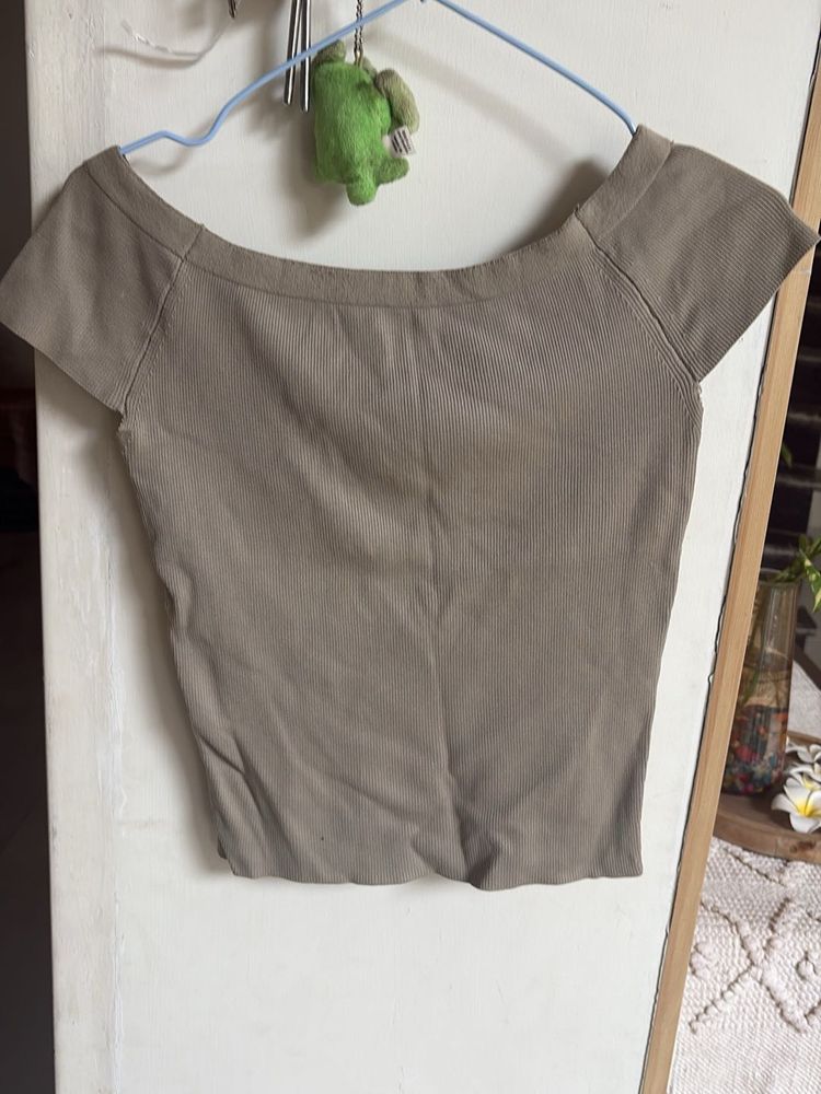 Off-Shoulder Ribbed Crop Top