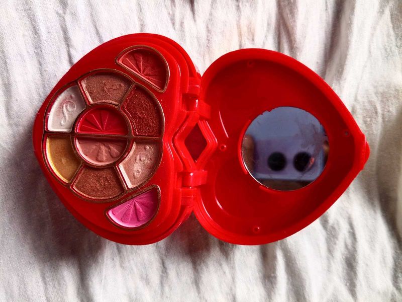 Heart-shaped Eyeshadow Palette