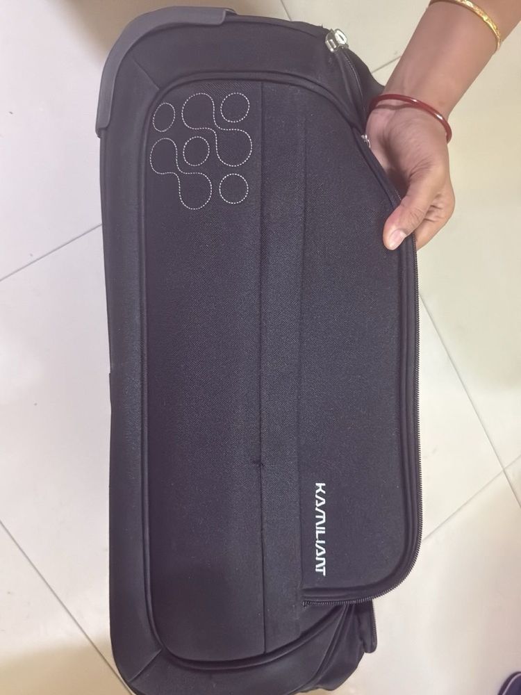 Kamiliant Black Rolling Suitcase