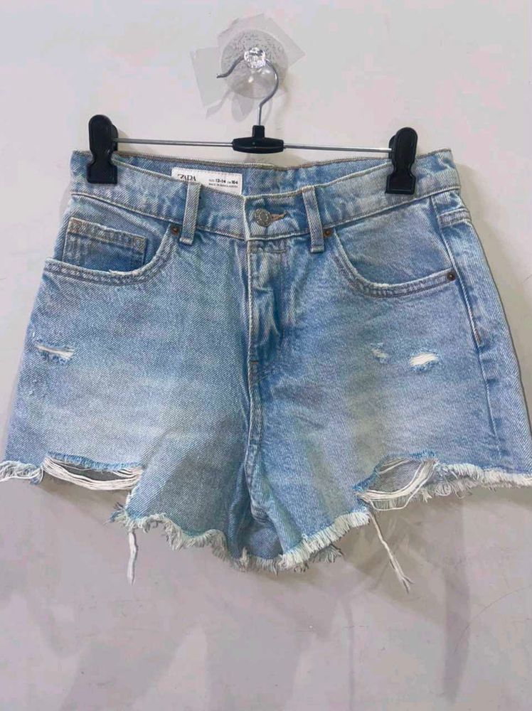 zara | Light Wash Distressed Denim Shorts