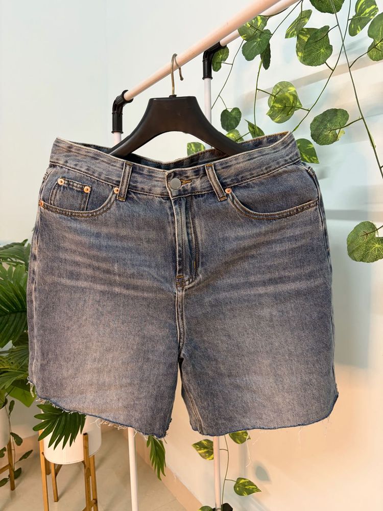 Vintage Wash Denim Shorts 🦋