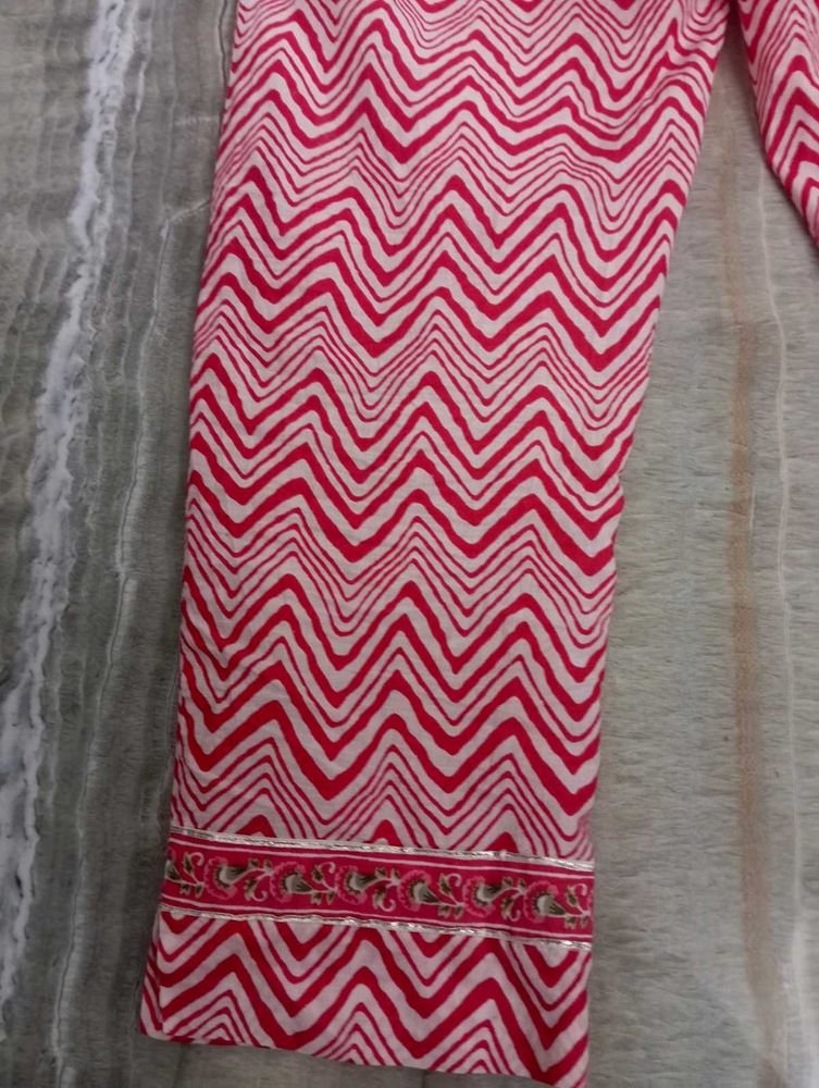 Elegant Pink Chevron Print Pants