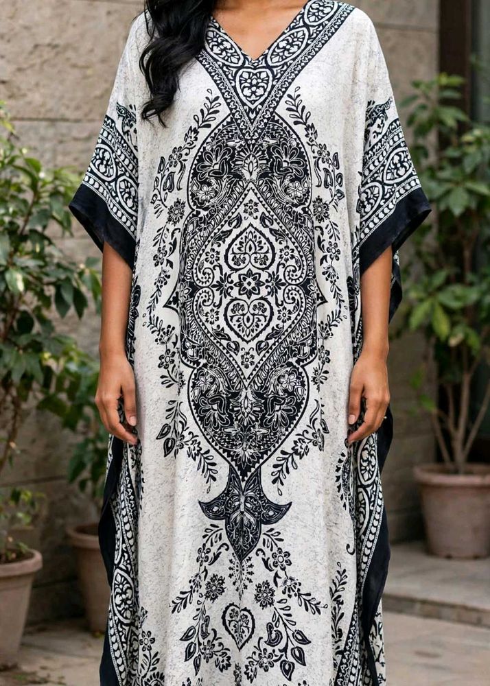 Elegant Black &amp; White Print Kaftan Dress