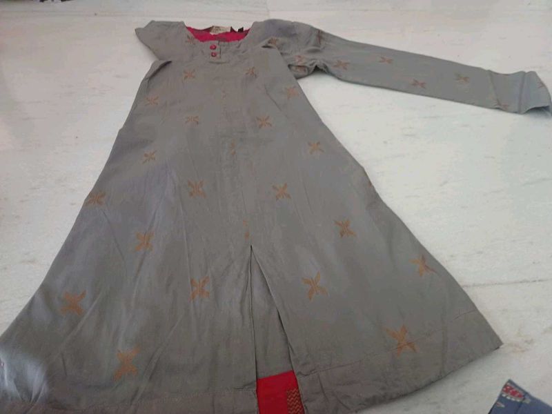 Elegant Grey Kurta with Orange Motifs