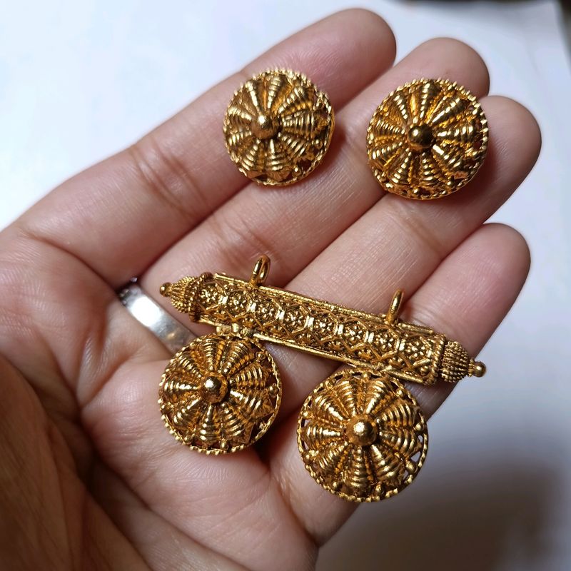 Golden Pendant With Earrings