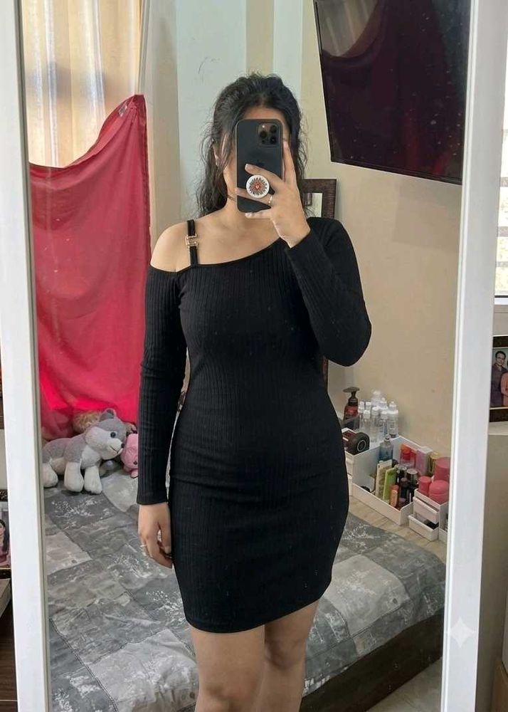 Chic Black Ribbed One-Shoulder Dress