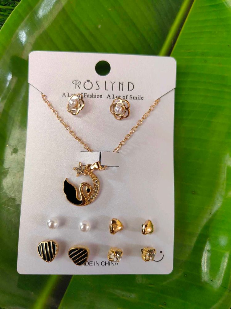 Elegant Swan Necklace &amp; Earring Set