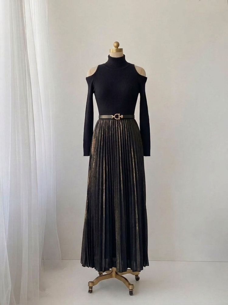 Chic Cold Shoulder Mock Neck Midi Dress