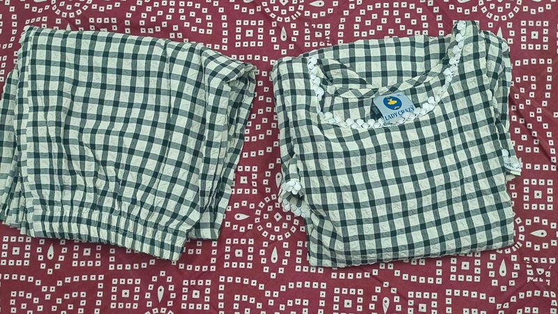 Checkered cordset