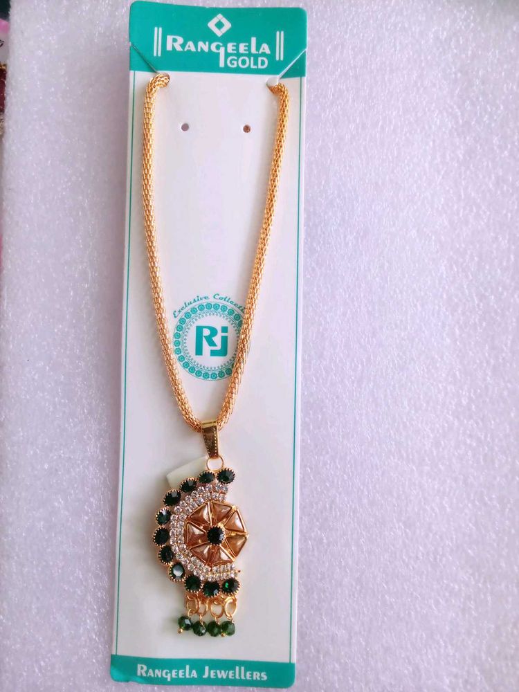 Elegant Gold Chain Pendant hh