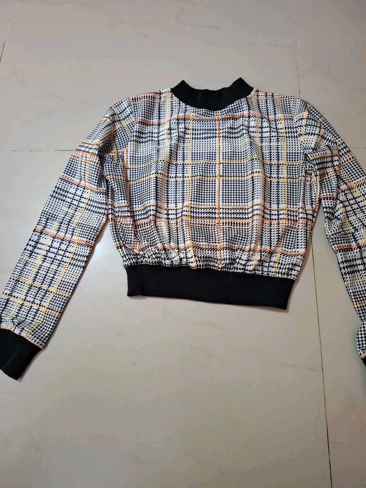 Checkered Long Sleeve Cropped Top