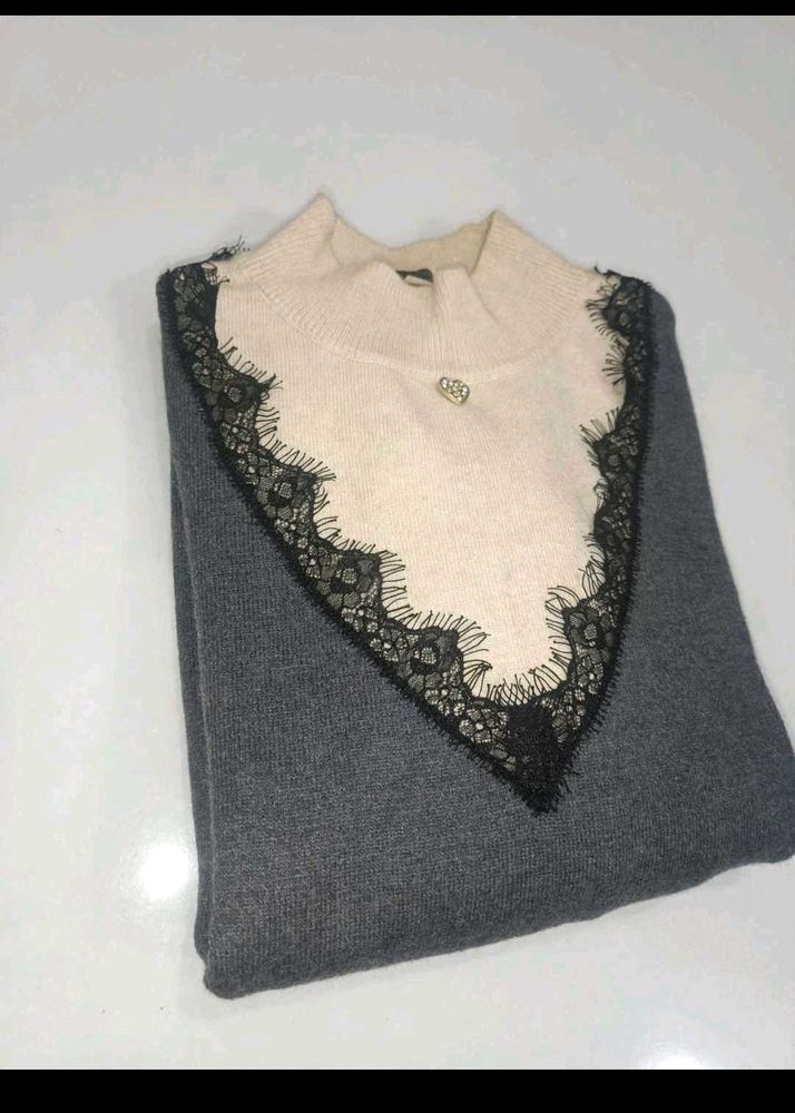 Ladies lace Trim mock neck sweater 🥀
