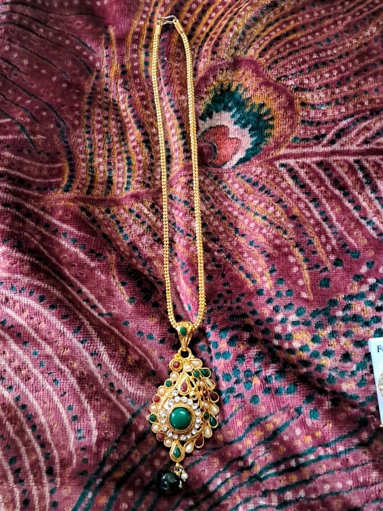 Beautiful Traditional Necklace And Earrings