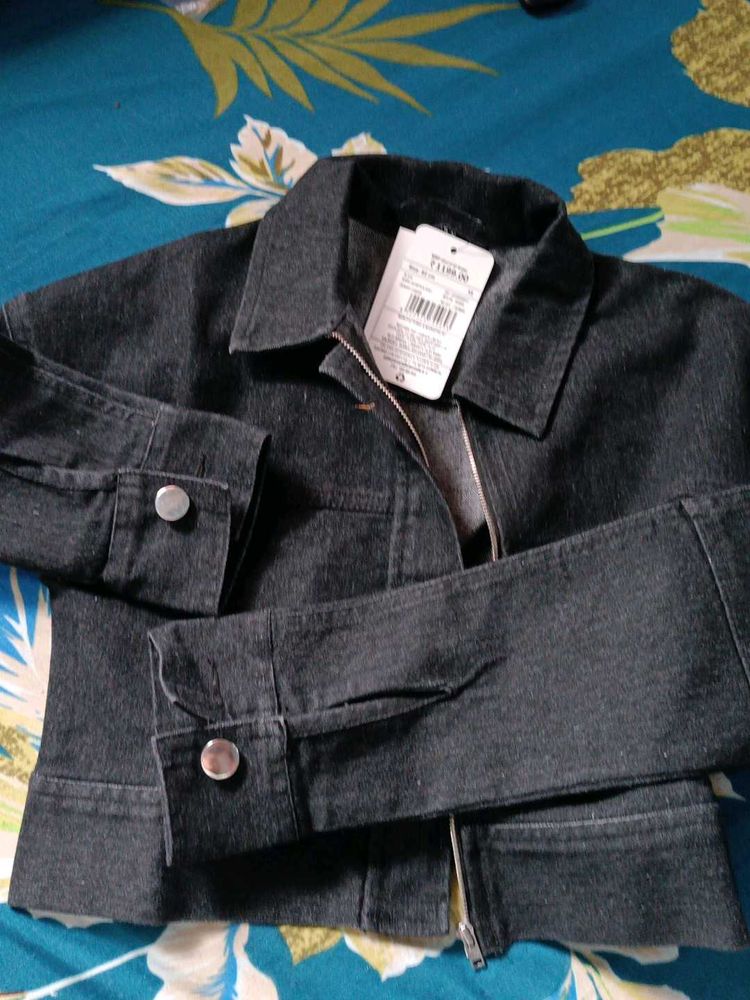 FREE DEL - cropped Denim Jacket - new with ta
