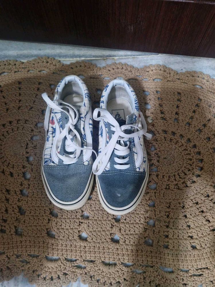 Vans Sneakers - Stylish &amp; Comfortable