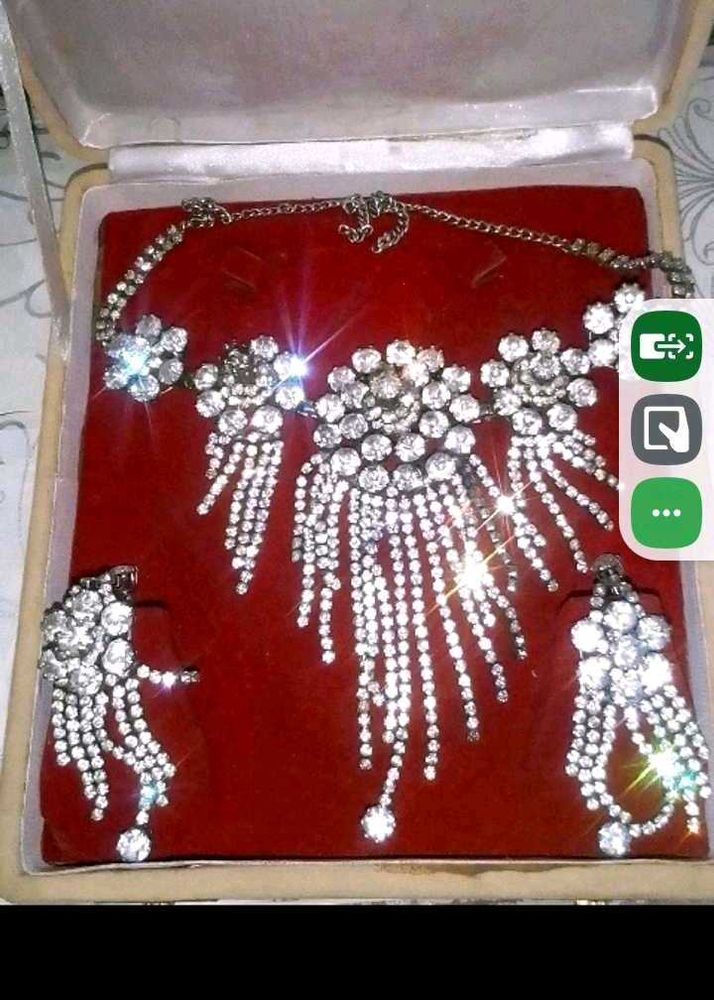 Sparkling Rhinestone Necklace &amp; Earrings Set