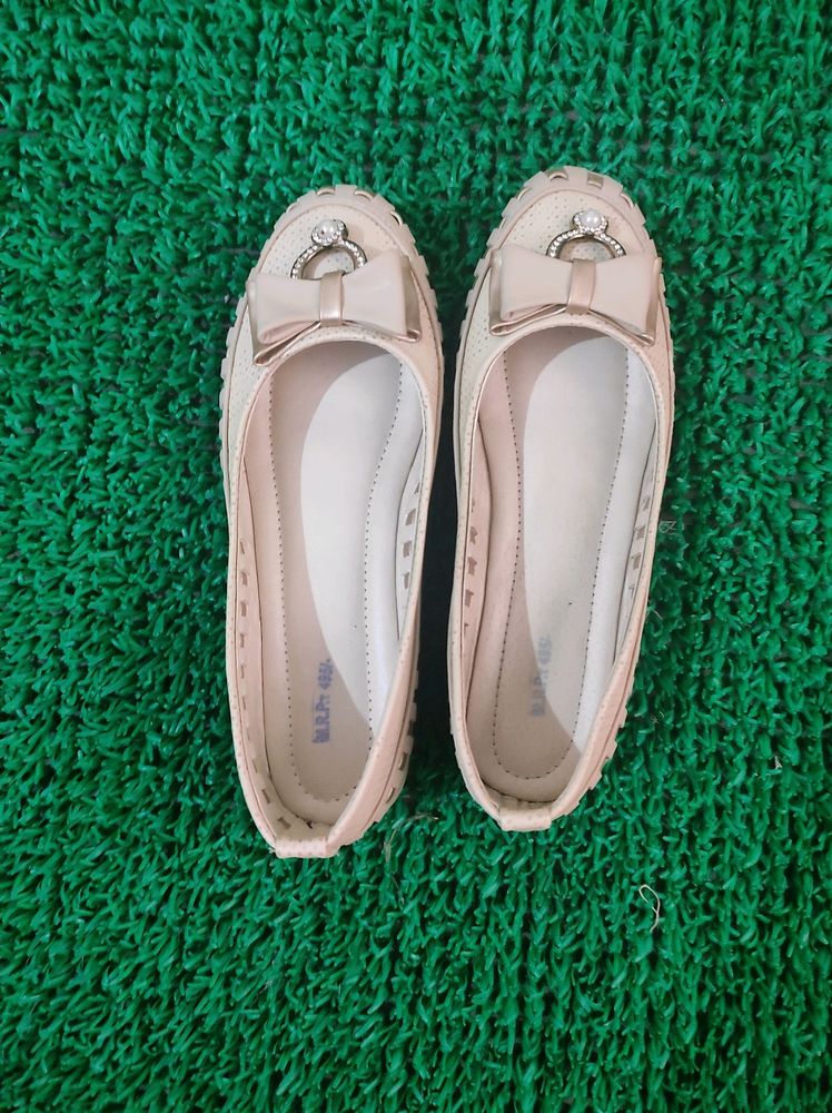 like new cream and golden belly shoe