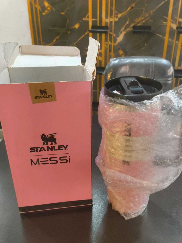Very beautiful pink  FLOWSTATE TUMBLER