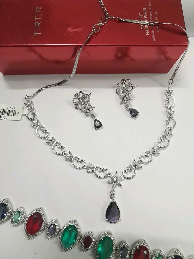 ⬇️⬇️Elegant Necklace and Earring Set