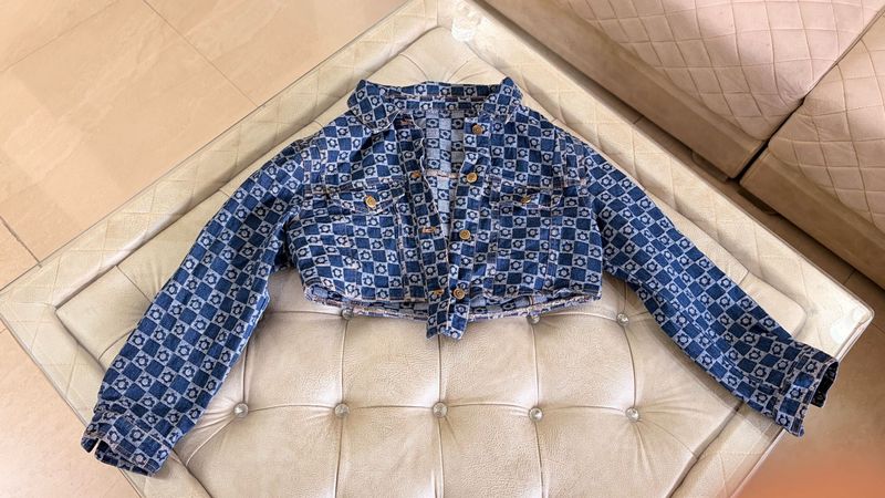WINTER WEAR ! Stylish Cropped Denim Jacket