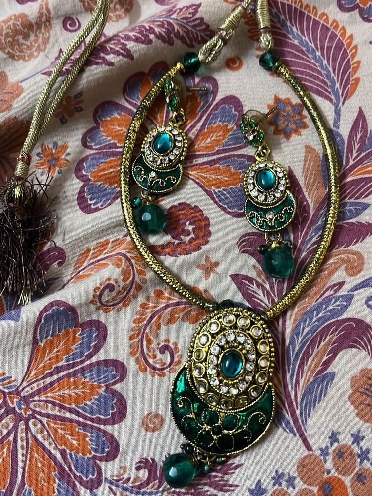 Green Stone &amp; Gold Necklace Set