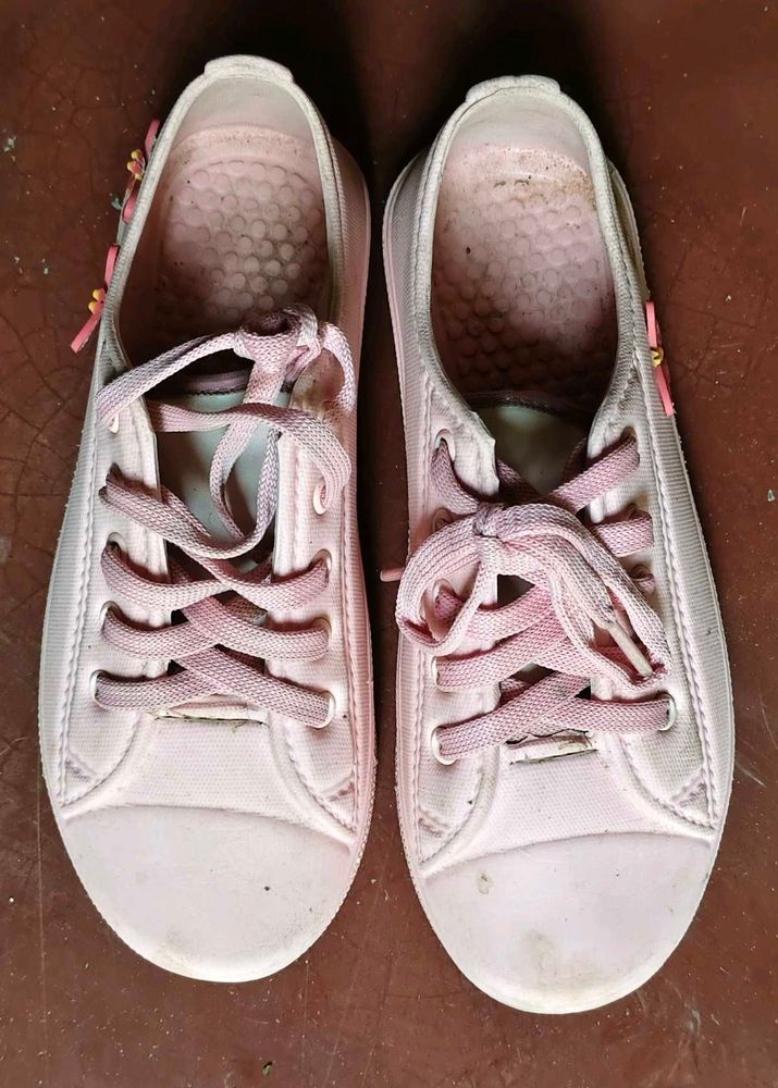 Max Cute Pink Lace-Up Sneakers