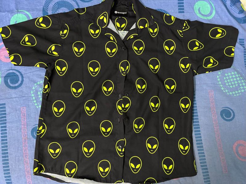 Black Alien Print Shirt – Oversized Fit