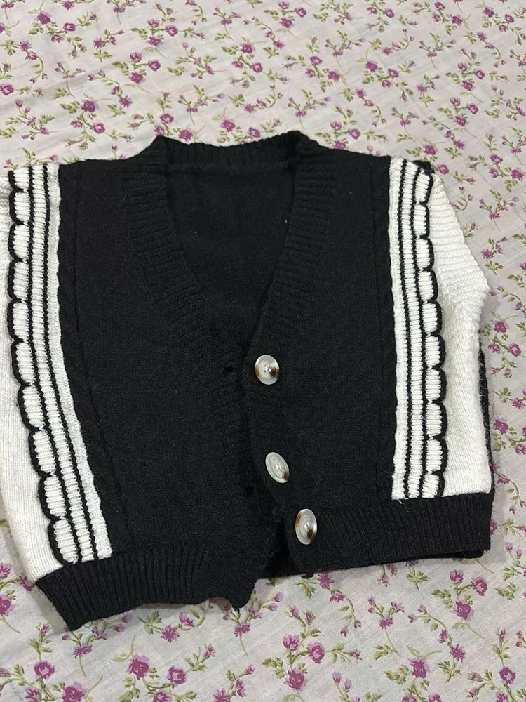 Cute Black &amp; White Cardigan