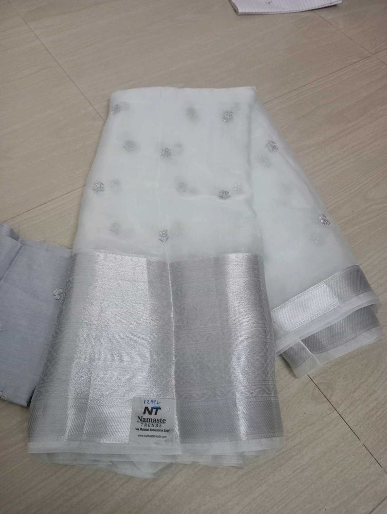Elegant Light Grey Saree Orgenza