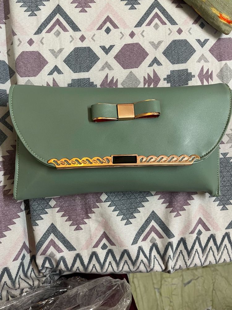 Elegant Green Clutch with Bow Detail