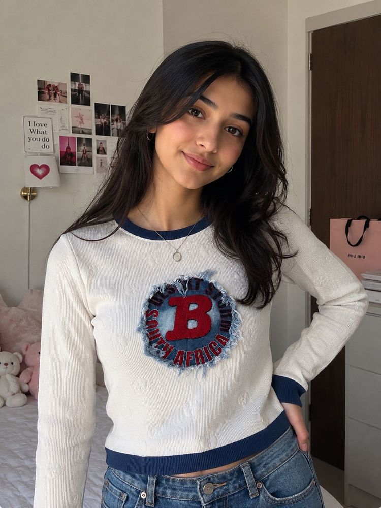 Cream Textured Crew Neck Sweatshirt with "B" Logo