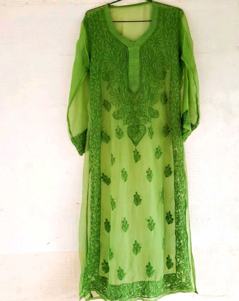 Trendy Chickenkari green Kurthi 💚
