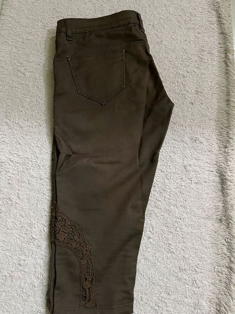 Stylish Brown Cropped Pants with Lace Detail