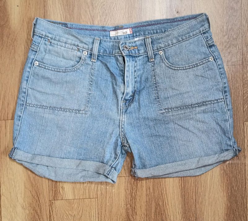 LEVI'S DENIM SHORTS