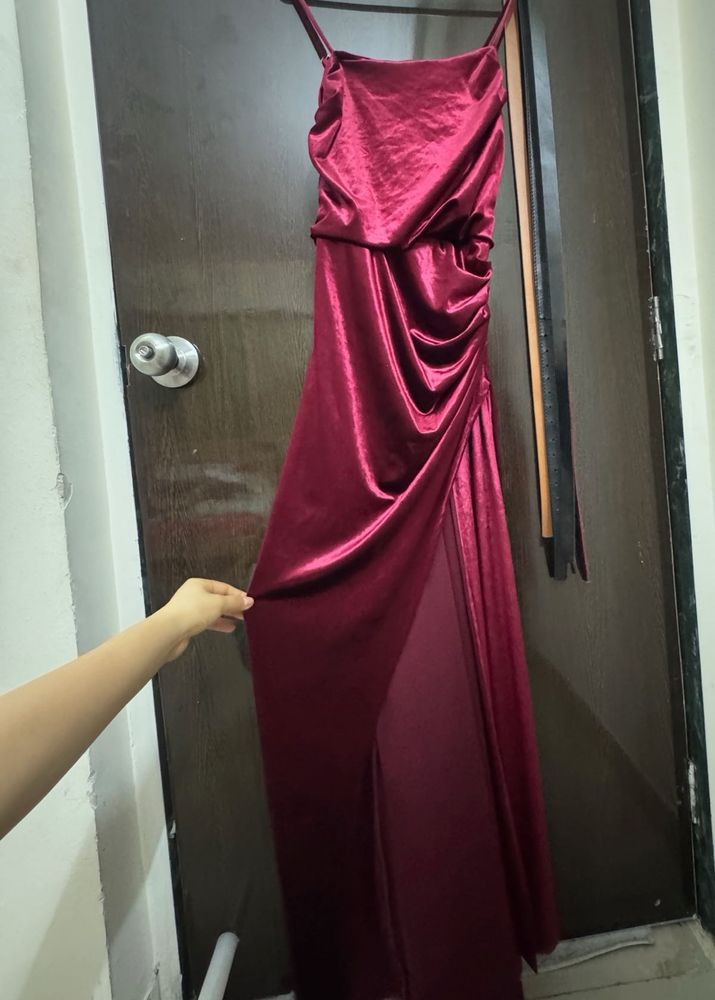 Elegant Burgundy Maxi Dress