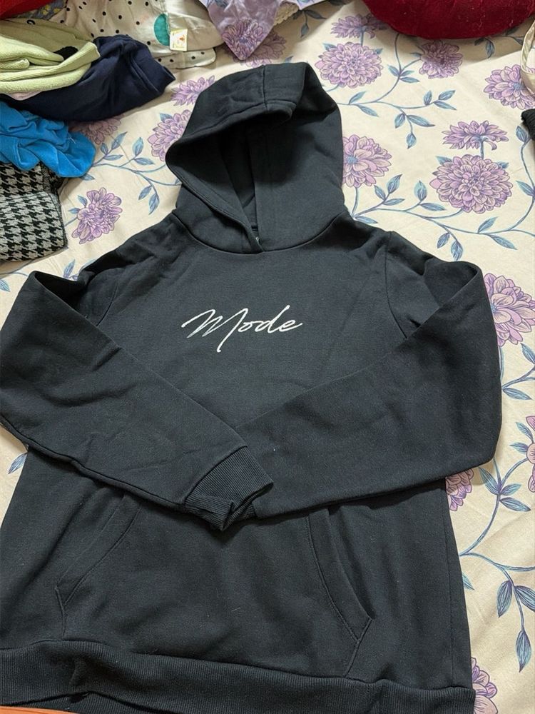 Stylish Black "Mode" Hoodie
