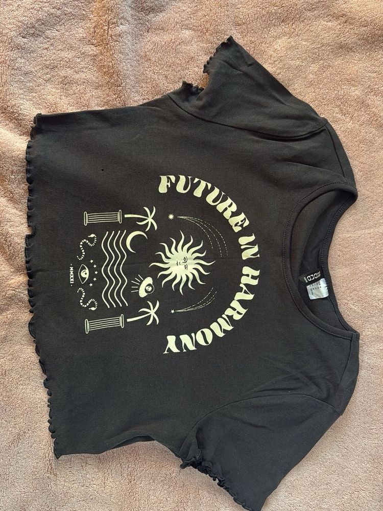 Graphic Crop Top