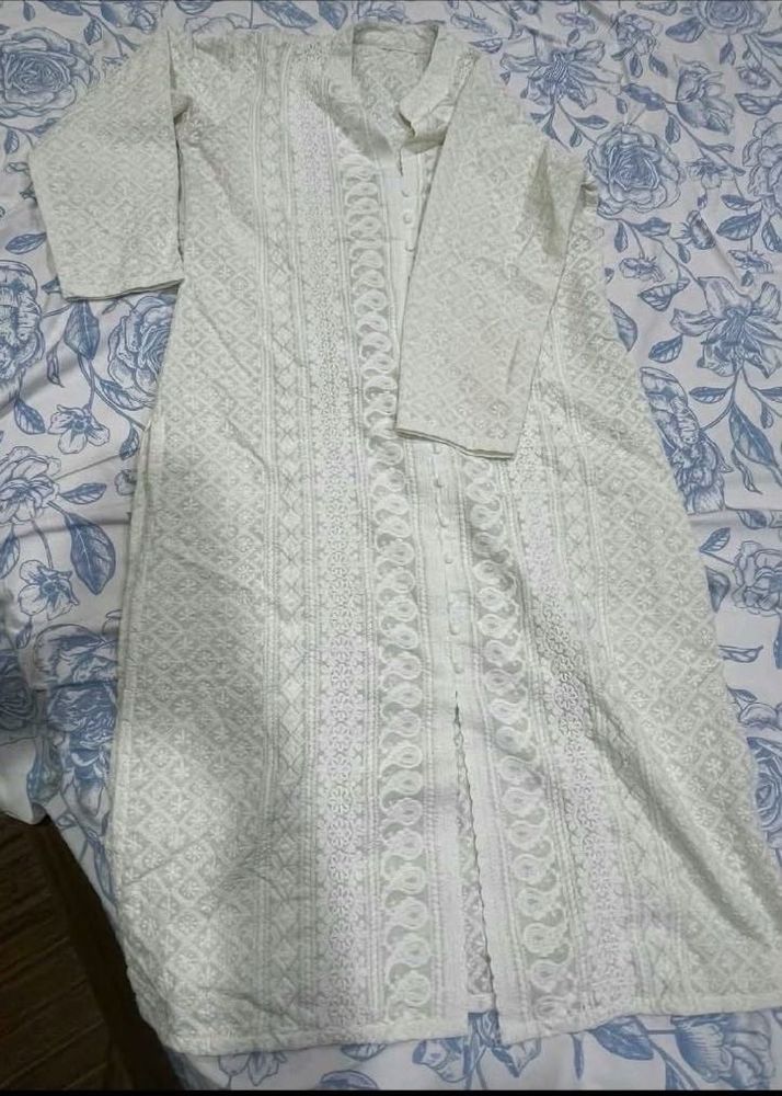 Elegant White Chikankari Kurta