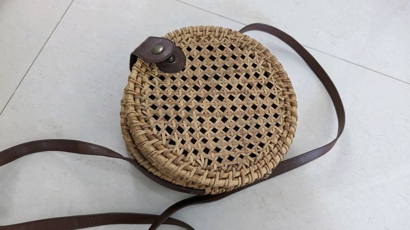 Diwaah Sling Bag