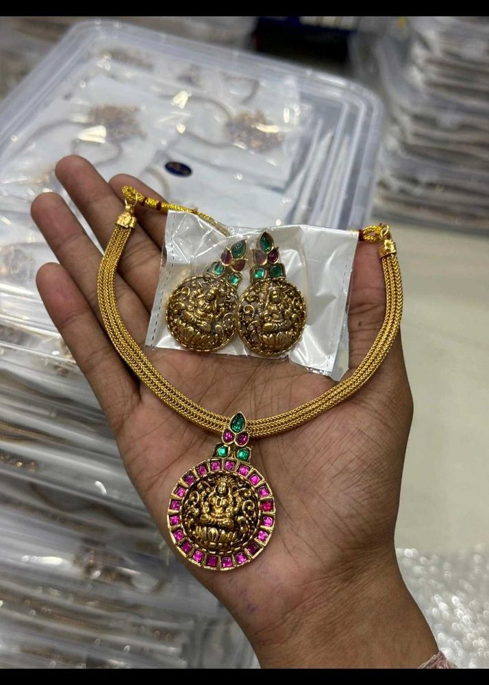 Traditional Indian Gold Necklace &amp; Earrings Set